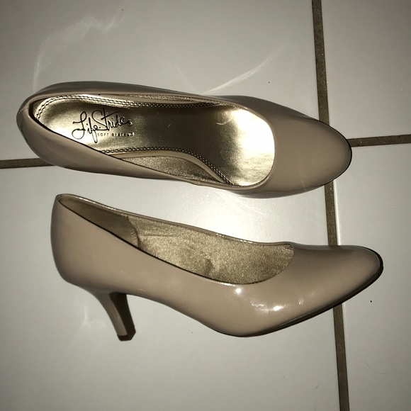 lifestride nude high heels. CHEAP! - Picture 1 of 10